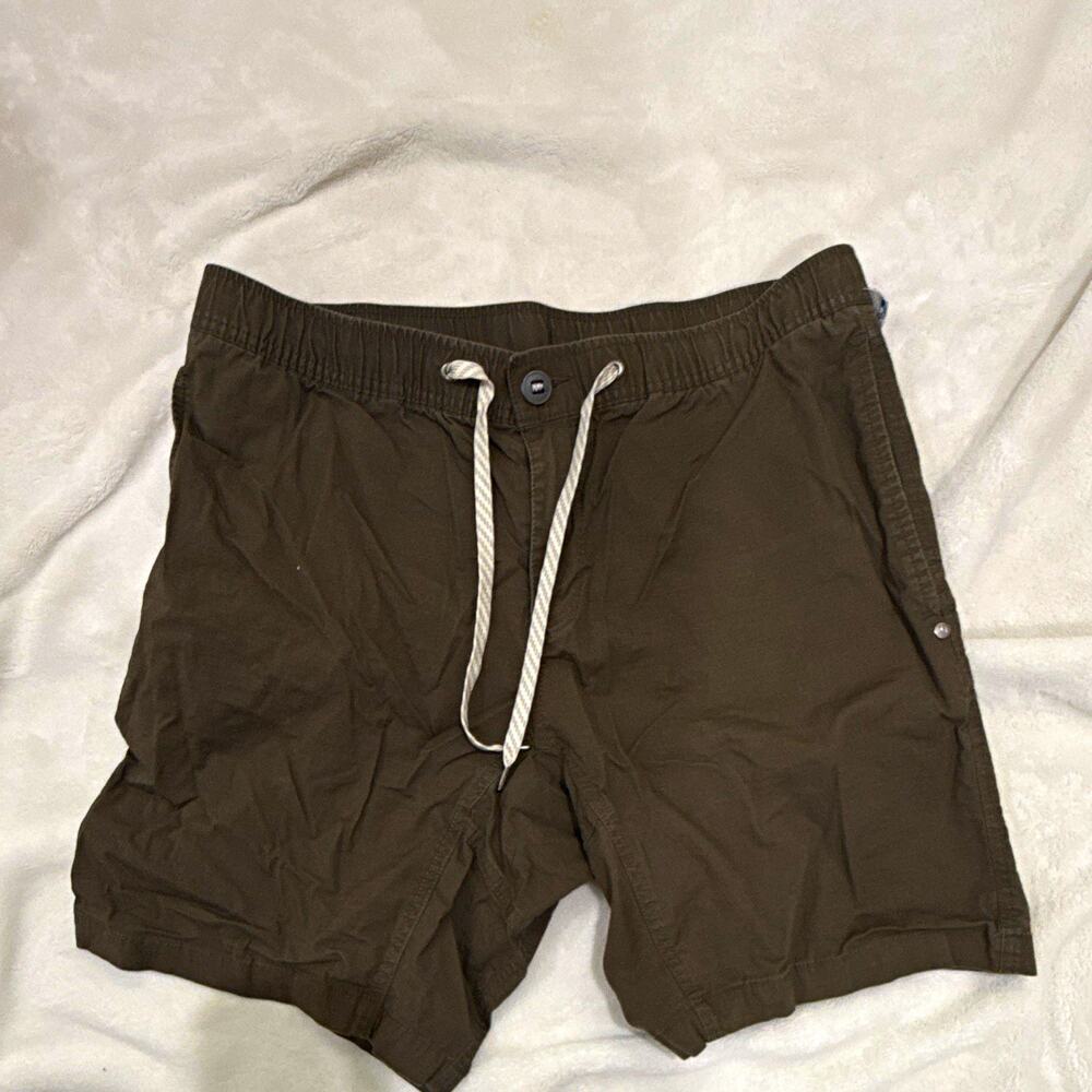 Vuori Men’s Green Cargo Shorts L Cotton/Elastane Drawstring Pockets